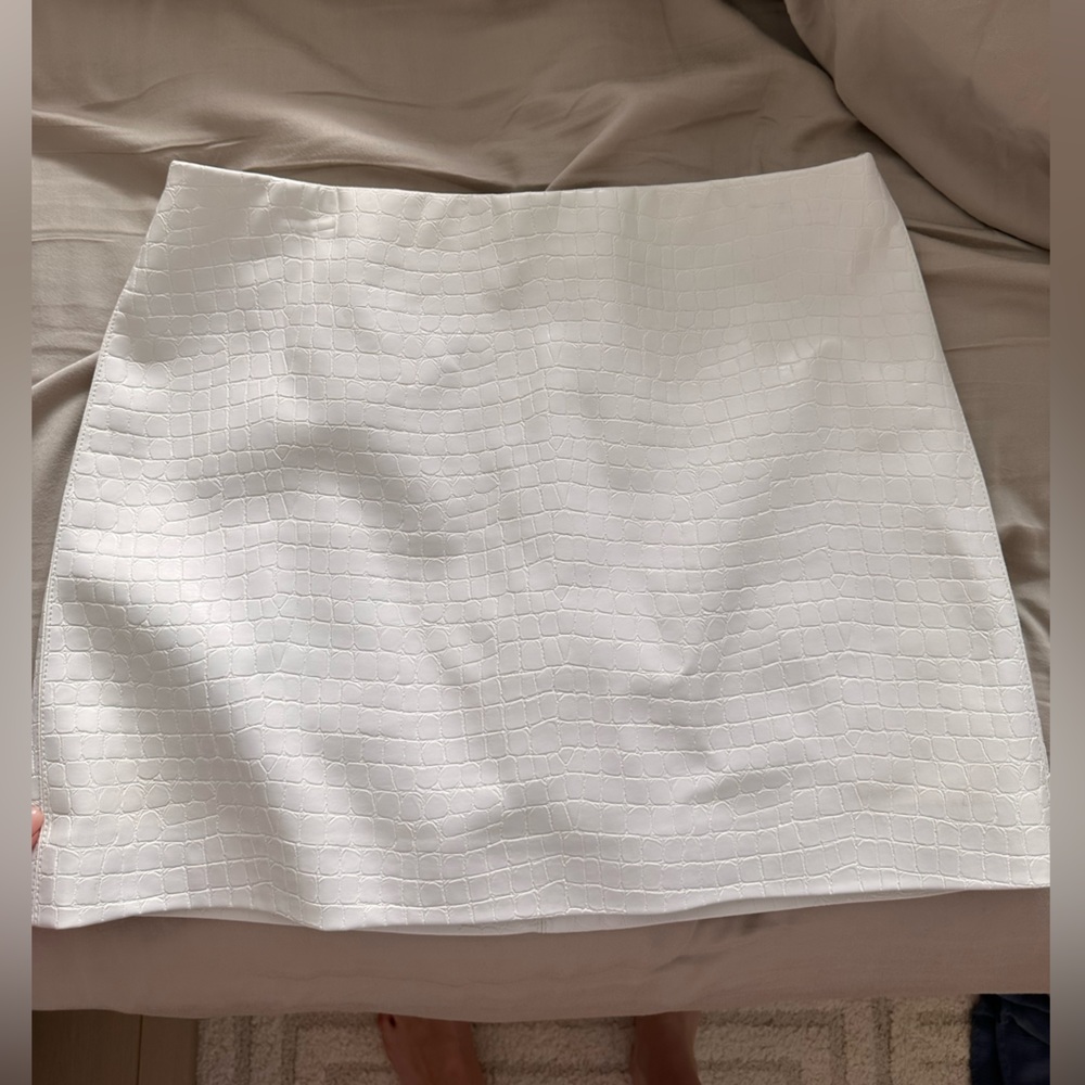Alice + Olivia leather embossed skirt